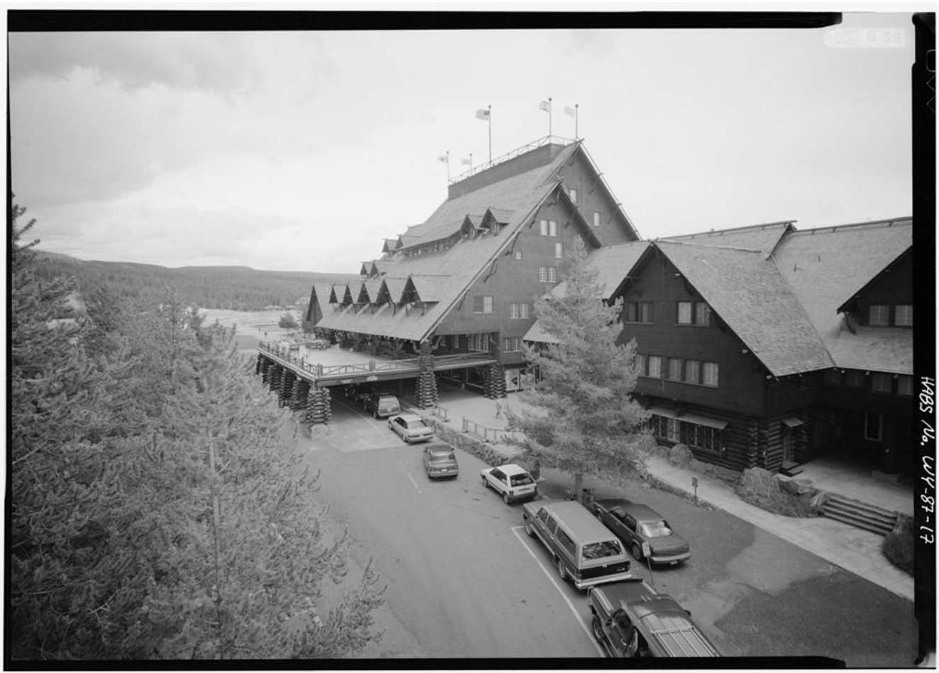 Old Faithful Inn, Entrance Drive